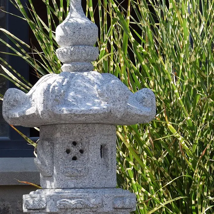 Lanterne de granit Kasuga