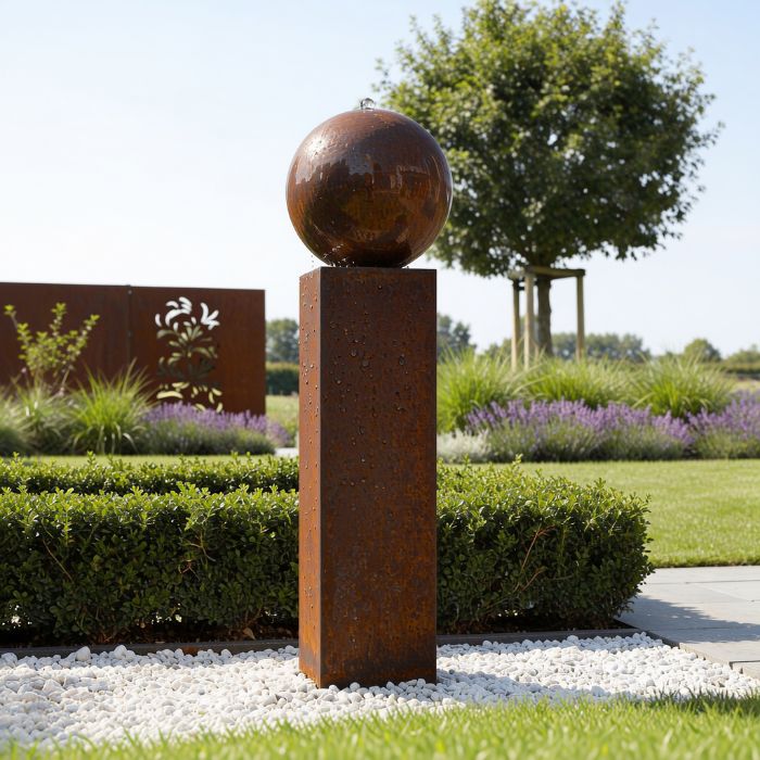 Fontaine de jardin colonne acier corten Solo carrée avec bille - Design angulaire