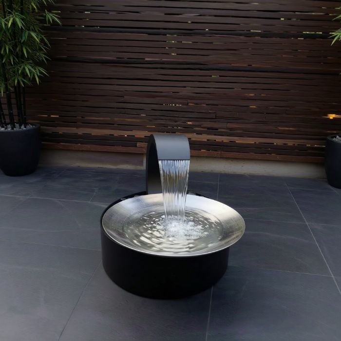 Terrassenbrunnen Edelstahl mit Pulverbeschichtung in RAL 9005