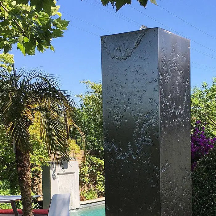 Edelstahl Säule als Gartenbrunnen