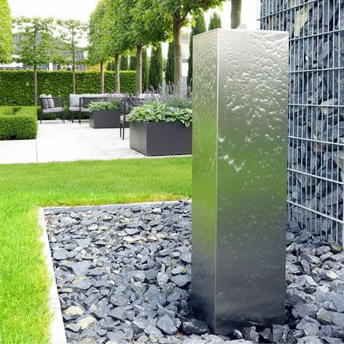 Edelstahl Säule als Gartenbrunnen