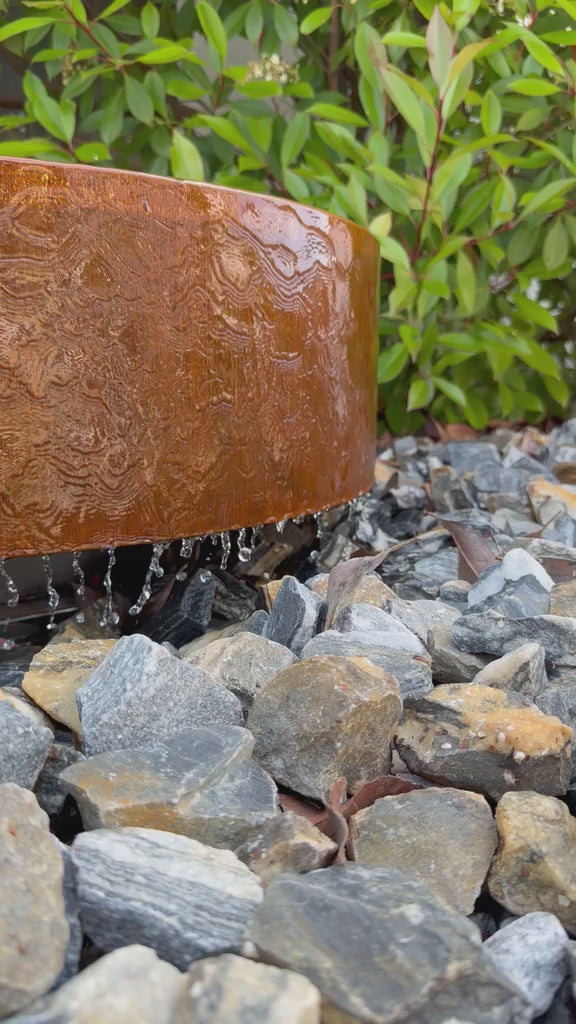 Cortenstahl Gartenbrunnen in Scheibenform, Video