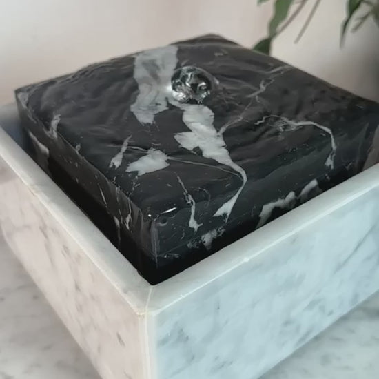 Tischbrunnen aus Naturstein, Nero Marquinia mit Carrara Marmor, Video