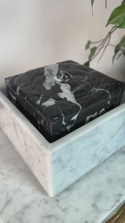 Tischbrunnen aus Naturstein, Nero Marquinia mit Carrara Marmor, Video